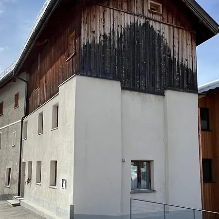 아파트 Doppelstoeckige Familienwohnung In Im Unterengadin