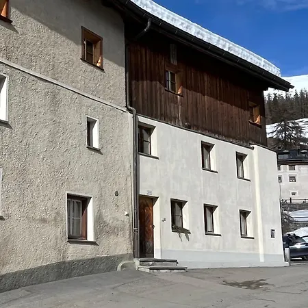 Doppelstoeckige Familienwohnung In Im Unterengadin 아파트