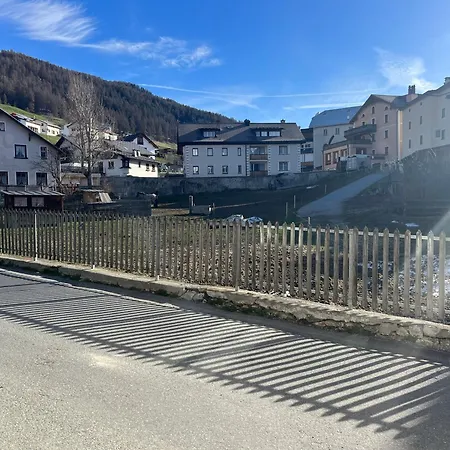 Doppelstoeckige Familienwohnung In Im Unterengadin 아파트 *